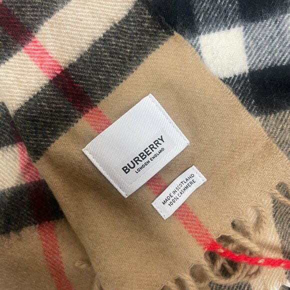 Burberry Checkered Cashmere Scarf - Picture 4 of 5